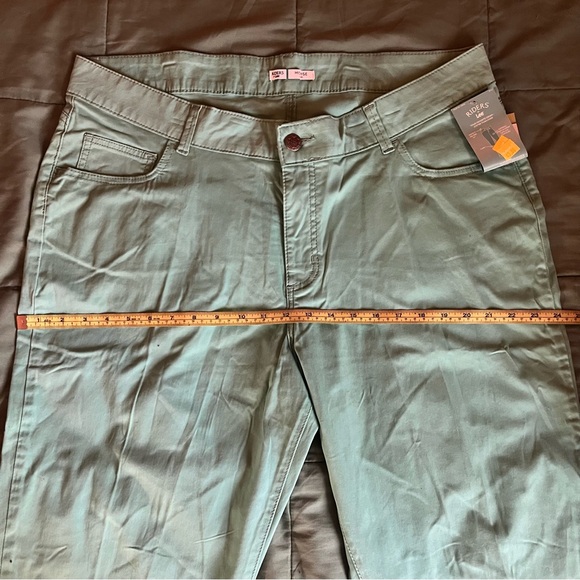 Riders by Lee Women’s Teal Capris - Picture 13 of 16